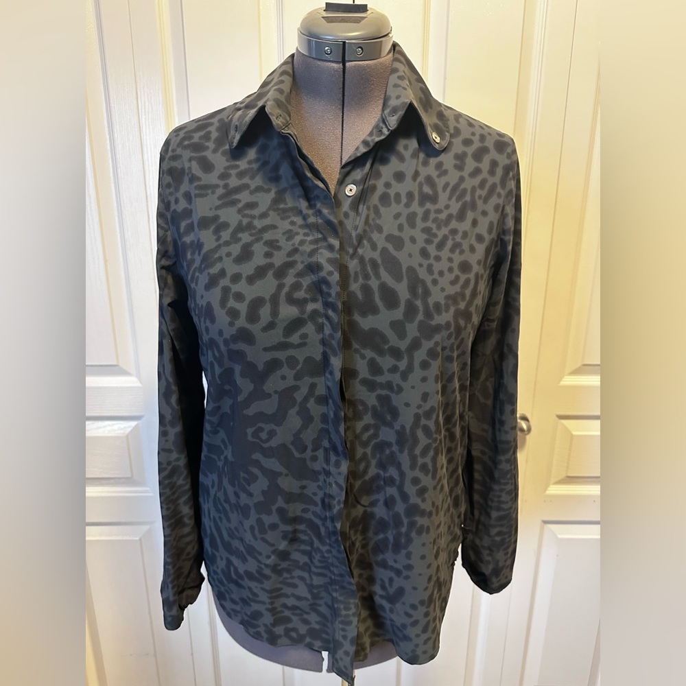 COPY - Lululemon Day Trip Blouse Animal Swirl in charcoal grey and black